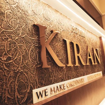 Hotel Kiran Miraj Buitenkant foto