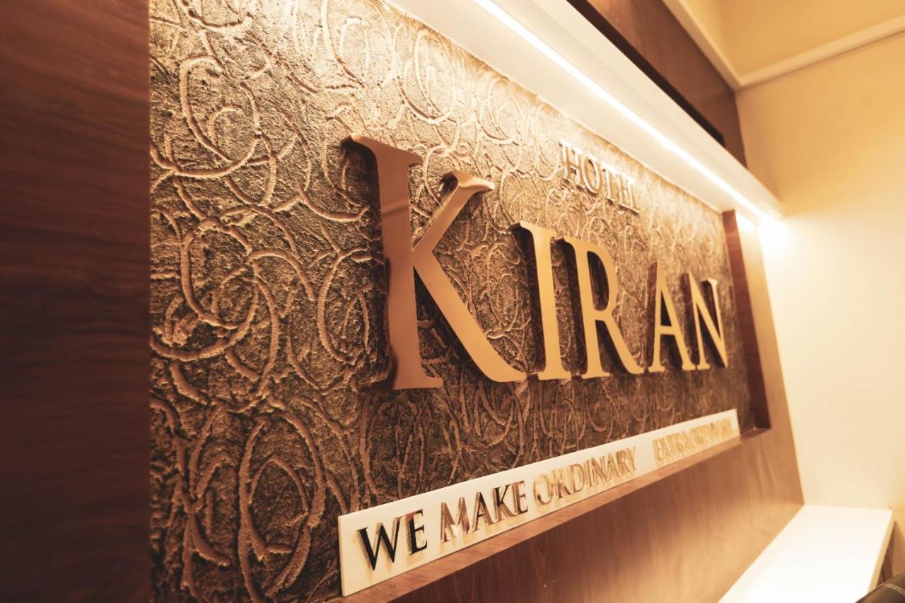 Hotel Kiran Miraj Buitenkant foto