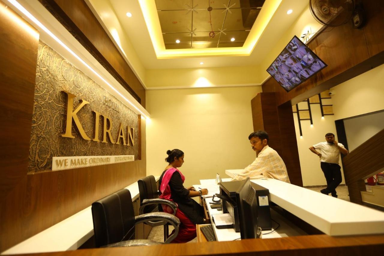 Hotel Kiran Miraj Buitenkant foto
